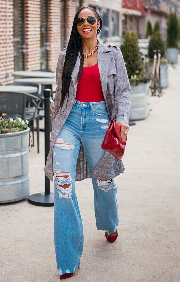Bodysuit and Boyfriend Jeans Outfit