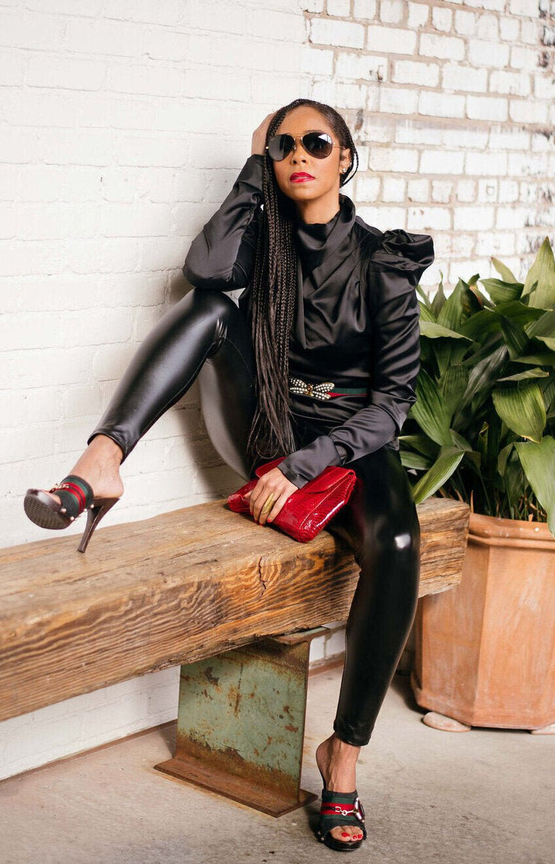 THE BEST BUDGET-FRIENDLY FAUX LEATHER LEGGINGS + A STYLING TIP FOR  CROSS-BODY BAGS - Life with A.Co by Amanda L. Conquer